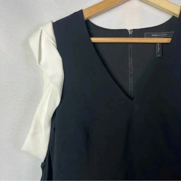 BCBGMaxAzria Black & White Cold Shoulder Peplum Long Sleeve Blouse XS - Picture 3 of 5